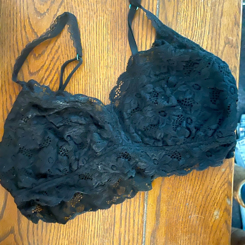 Size m aerie black lace bralette like new lightly ligned
